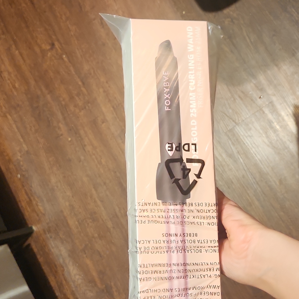 Foxy are 25mm curling wand new in box